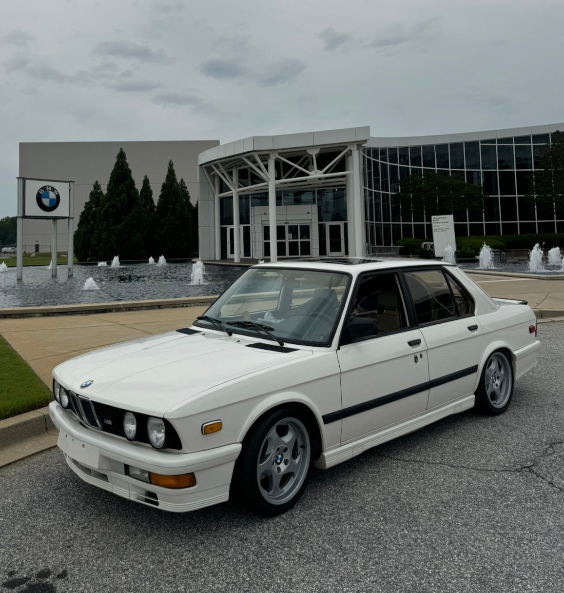 E28