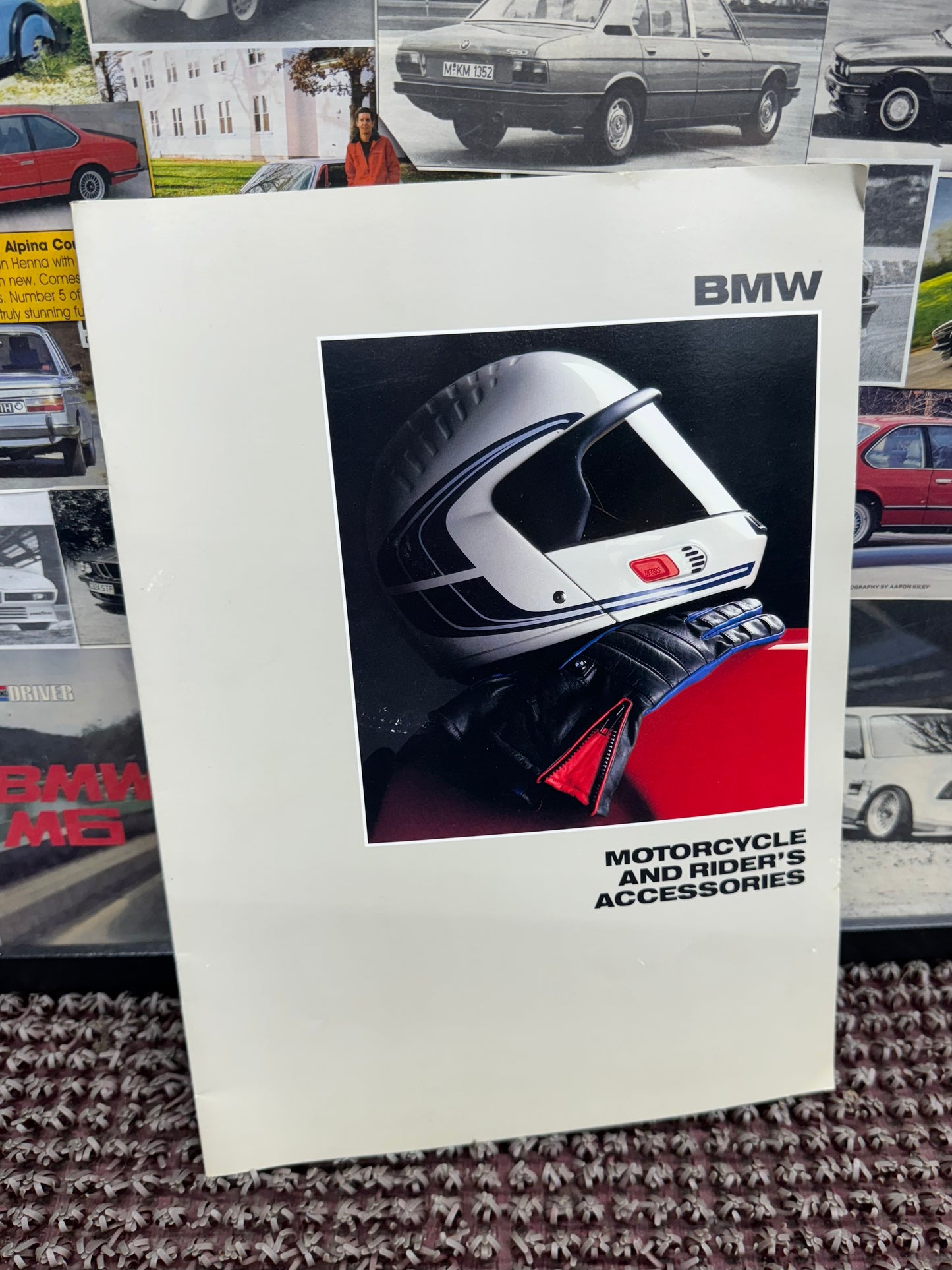 BMW Motorcycles 1988 Rider’s
Accessories Booklet