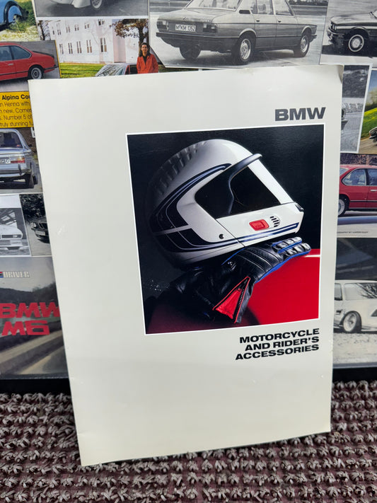 BMW Motorcycles 1988 Rider’s
Accessories Booklet